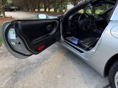 Used 2004 Chevrolet Corvette Coupe w/ Preferred Equipment Group image 44