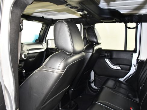 Used 2013 Jeep Wrangler Unlimited Sahara w/ Connectivity Group AWD/4WD image 45