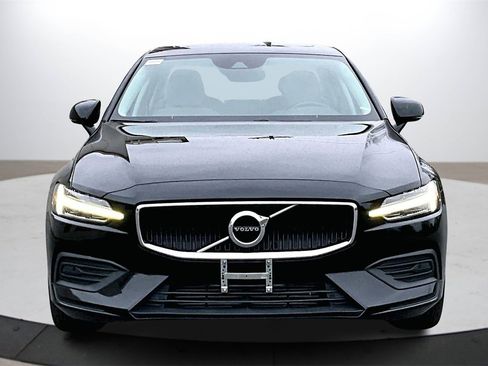 Used 2020 Volvo S60 T5 Momentum image 3