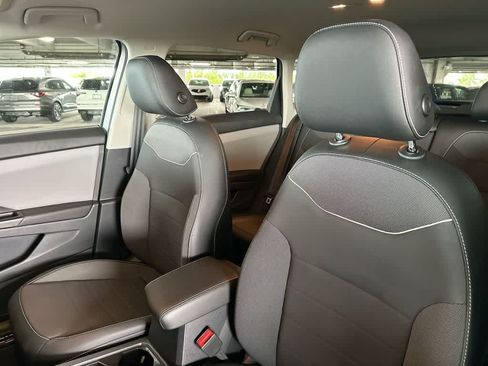 Certified 2023 Volkswagen Taos SE FWD image 14