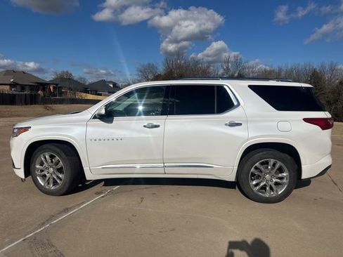 Used 2021 Chevrolet Traverse High Country image 2