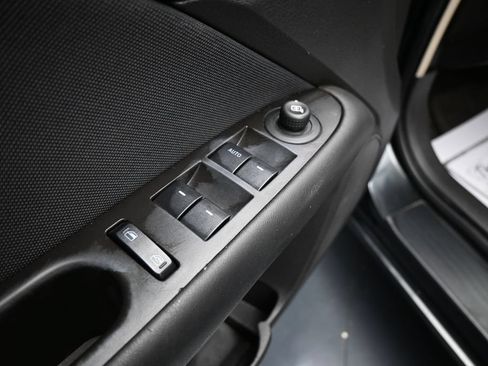 Used 2010 Ford Fusion SE FWD image 11