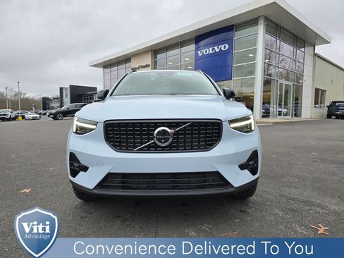 Used 2025 Volvo XC40 B5 Plus w/ Protection Package Premier image 3