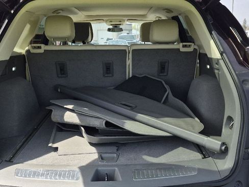 Used 2021 Cadillac XT5 Premium Luxury w/ LPO, Floor Liner Package image 5