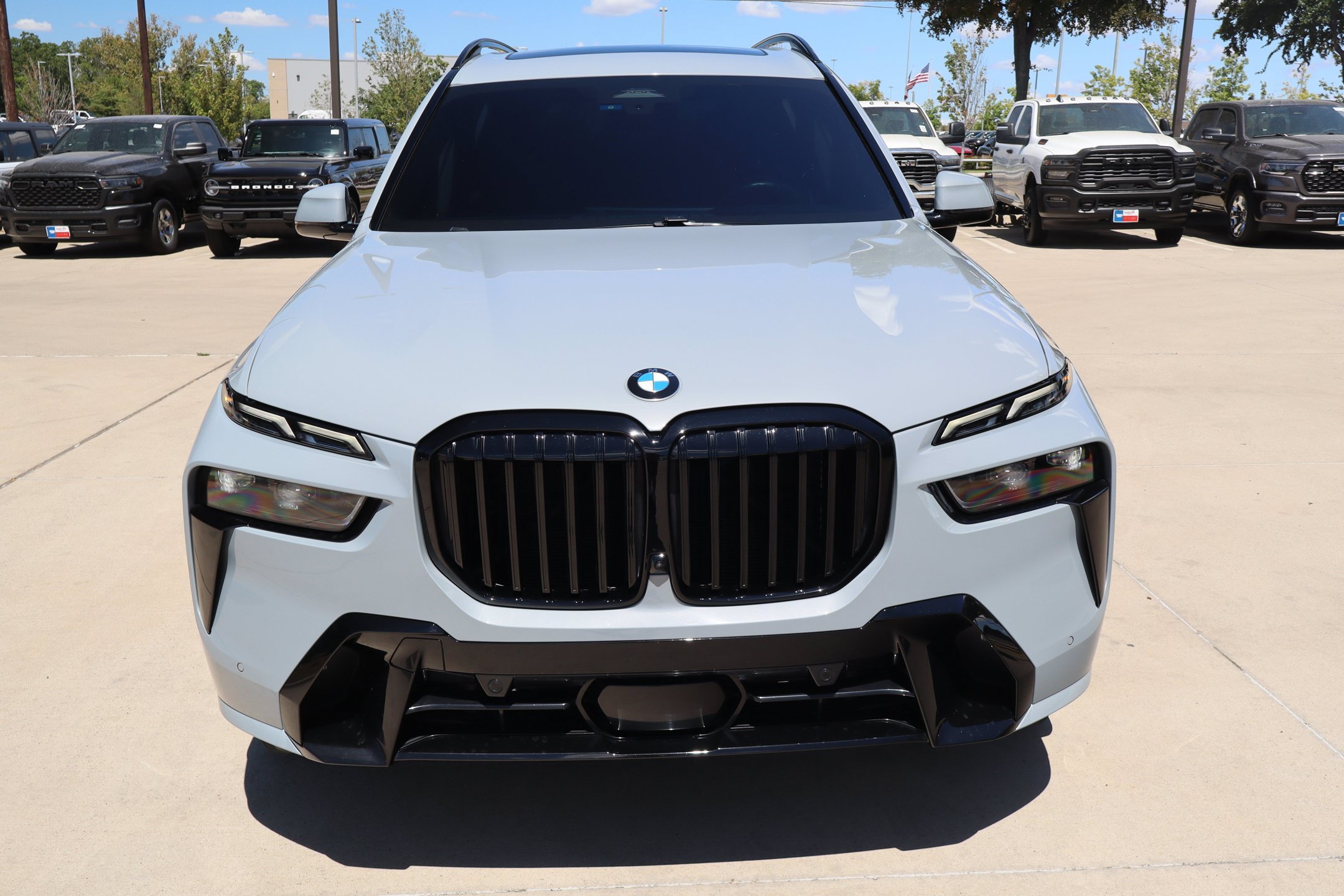 Used 2025 BMW X7 xDrive40i AWD/4WD image 11