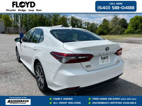 Used 2024 Toyota Camry XLE w/ Navigation Package FWD image 5