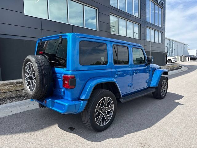 Used 2023 Jeep Wrangler Unlimited Sahara AWD/4WD image 3