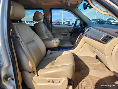 Used 2011 Cadillac Escalade ESV Premium image 38