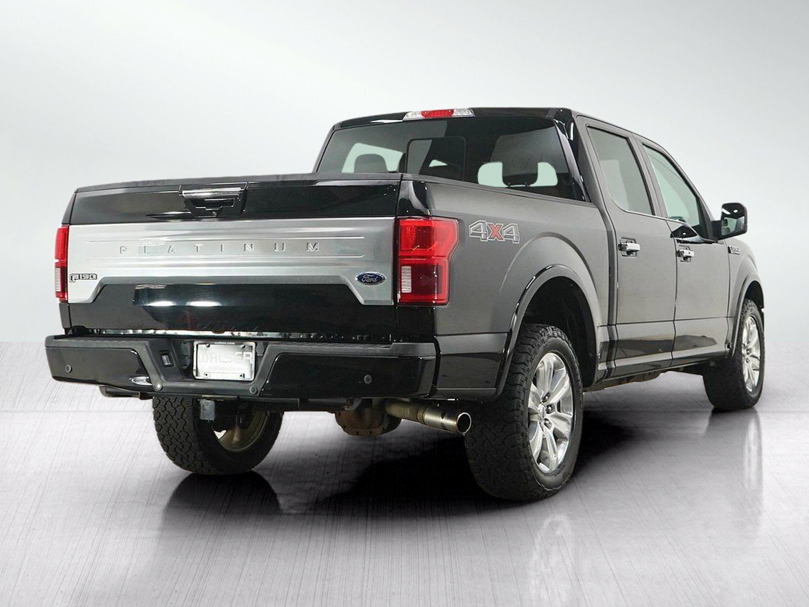 Used 2018 Ford F150 Platinum w/ Equipment Group 701A Luxury AWD/4WD image 5