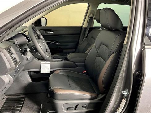 New 2026 Nissan Pathfinder Platinum w/ Accent Package AWD/4WD image 12