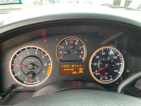 Used 2009 Nissan Titan SE image 12