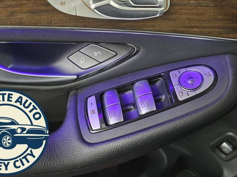 Used 2022 Mercedes-Benz GLC 300 4MATIC image 22