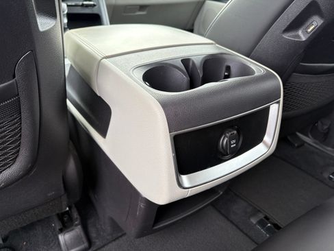 Used 2022 Kia Carnival LX FWD image 30