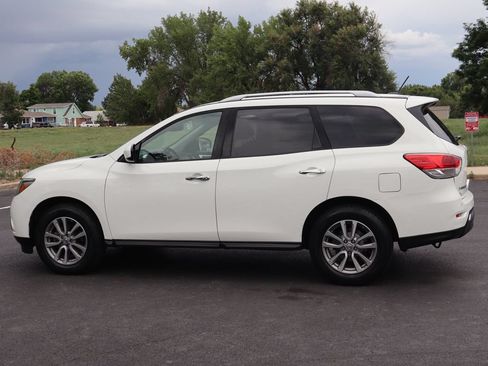 Used 2016 Nissan Pathfinder SV AWD/4WD image 8
