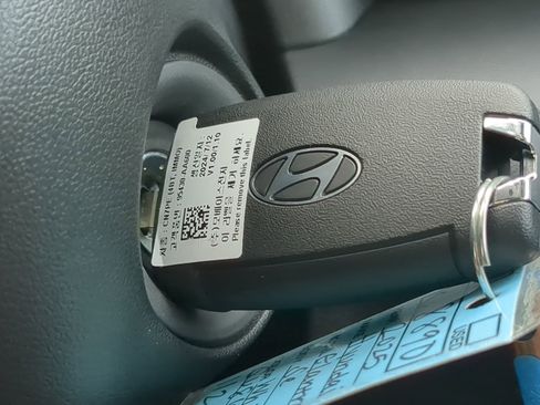 New 2025 Hyundai Elantra SE image 29