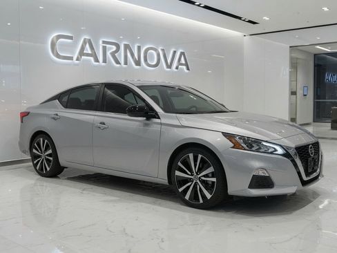 Used 2021 Nissan Altima 2.5 SR FWD image 11