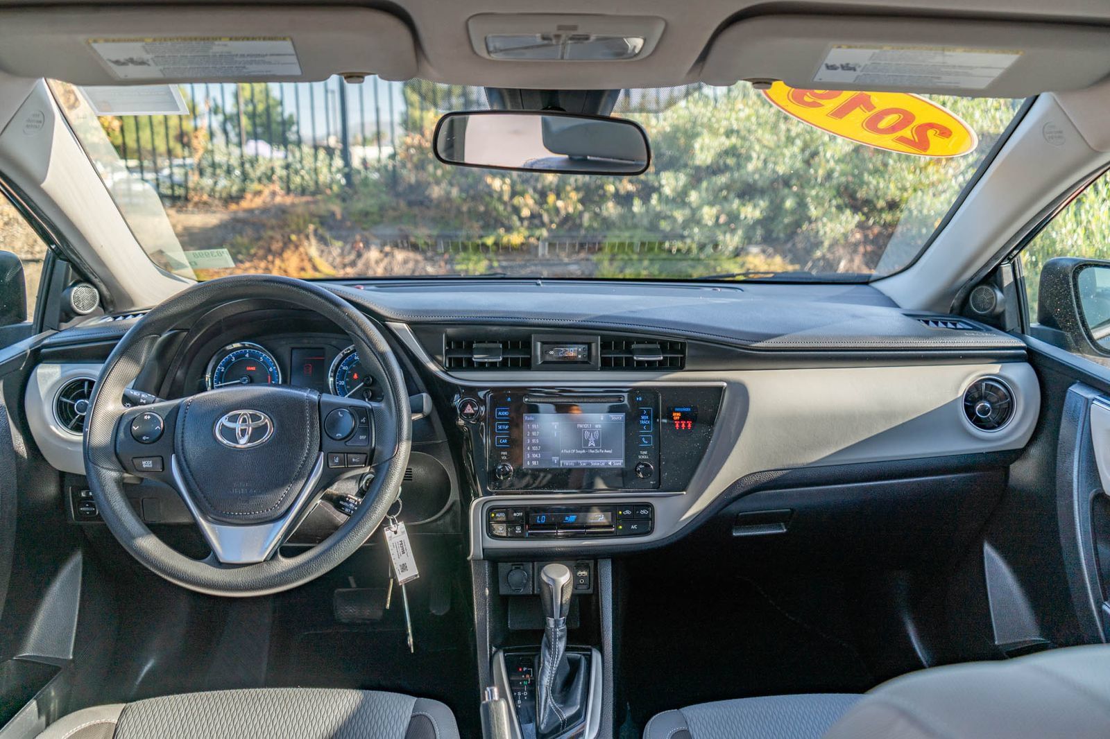 Used 2019 Toyota Corolla LE w/ Carpet Mat Package (TMS) FWD image 17