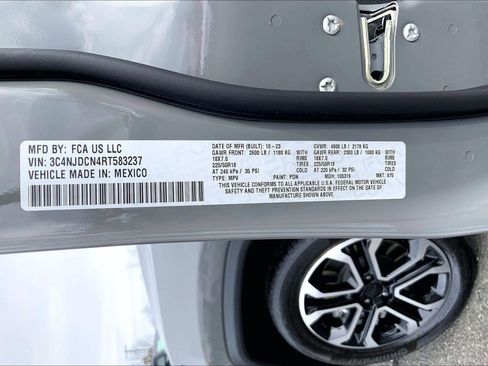 Used 2024 Jeep Compass Limited image 31