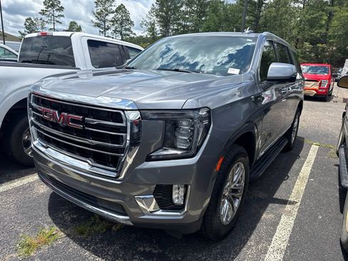 Used 2022 GMC Yukon SLT w/ SLT Premium Package RWD image 3