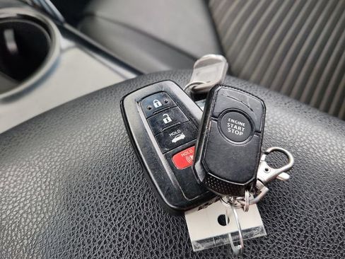Used 2018 Toyota Camry SE w/ Moonroof Package FWD image 48