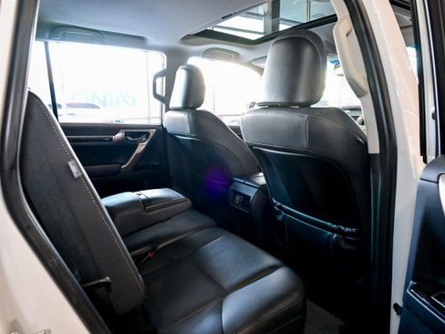 Used 2016 Lexus GX 460 image 24