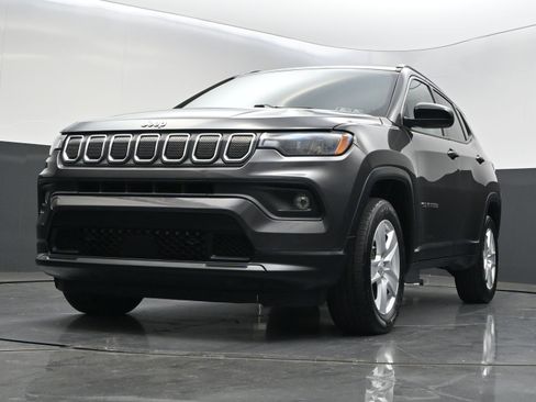 Used 2022 Jeep Compass Latitude AWD/4WD image 37