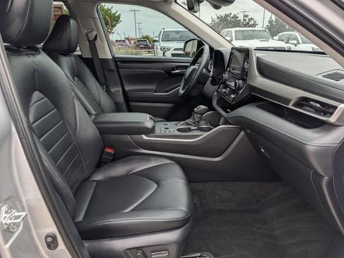 Used 2023 Toyota Highlander XLE FWD image 31