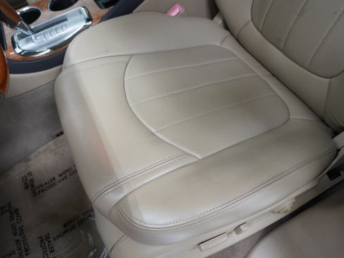 Used 2009 Buick Enclave CXL w/ Entertainment Package #3 FWD image 12