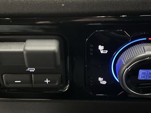 Used 2025 Chevrolet Silverado 2500 LT w/ Convenience Package image 37