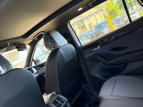 New 2026 Volkswagen Tiguan SE R-Line AWD/4WD image 19