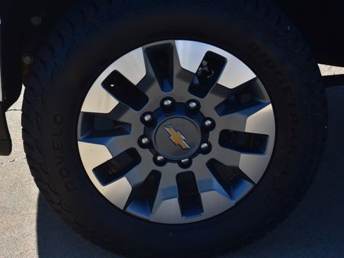 Used 2024 Chevrolet Silverado 2500 LT image 11