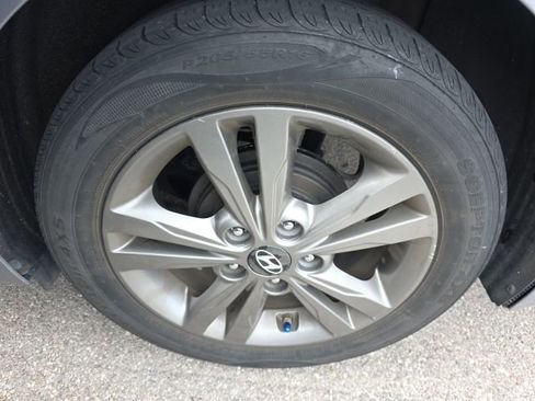 Used 2017 Hyundai Elantra SE FWD image 11
