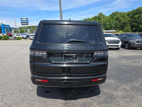 Used 2024 Jeep Wagoneer Series III w/ Premium Group I AWD/4WD image 4