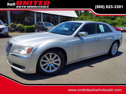 Used 2012 Chrysler 300 Limited RWD image 1