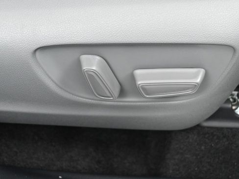 Certified 2026 Toyota Highlander Limited AWD/4WD image 38