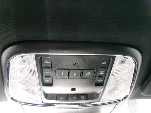 Used 2018 Jeep Grand Cherokee Limited AWD/4WD image 15