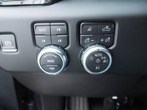 Used 2022 GMC Sierra 1500 AT4 w/ Technology Package image 16