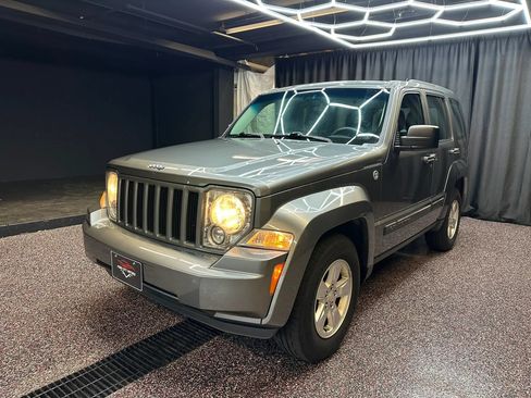 Used 2012 Jeep Liberty Sport AWD/4WD image 3