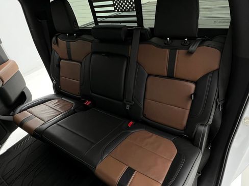 Used 2019 Chevrolet Silverado 1500 High Country w/ Z71 Off-Road Package image 18