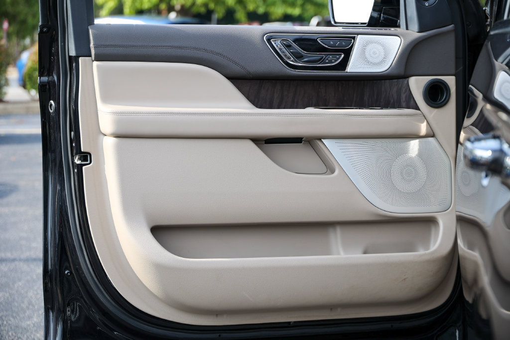 Certified 2022 Lincoln Navigator Reserve AWD/4WD image 4