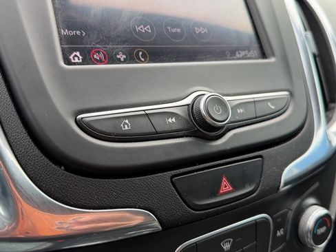 Used 2020 Chevrolet Equinox LS w/ LS Convenience Package FWD image 30