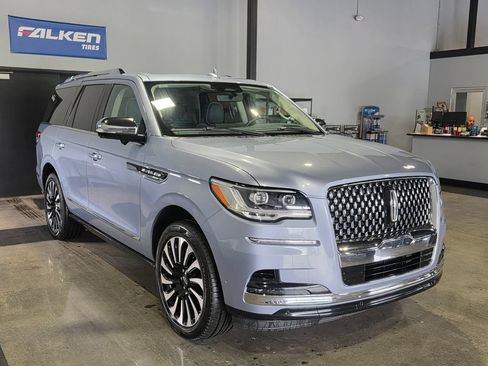 Used 2023 Lincoln Navigator Black Label AWD/4WD image 3