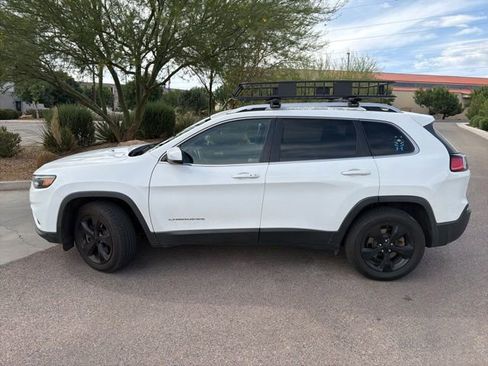 Used 2020 Jeep Cherokee Limited AWD/4WD image 2