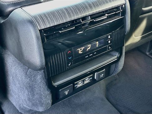 Used 2024 Jeep Wagoneer Series II w/ Flexible Seating Group RWD image 26