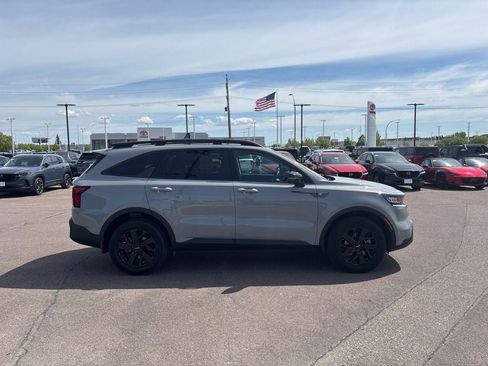 Used 2023 Kia Sorento S w/ Panoramic Sunroof Package AWD/4WD image 4