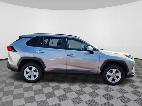 Used 2021 Toyota RAV4 LE image 6