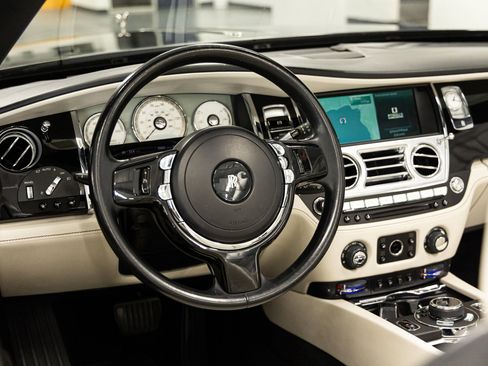 Used 2017 Rolls-Royce Dawn RWD image 31