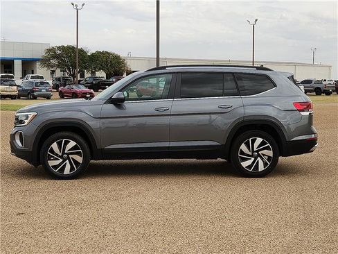 Used 2024 Volkswagen Atlas SE image 2