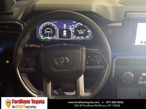 Used 2025 Toyota Tacoma TRD Off-Road AWD/4WD image 13