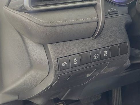 Used 2023 Toyota Camry SE image 11